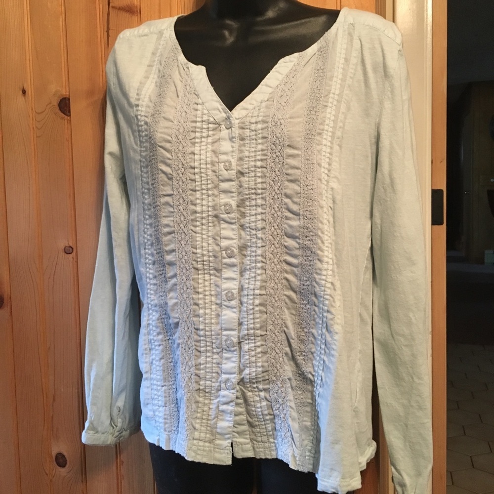 Small Gloria Vanderbilt Button Up